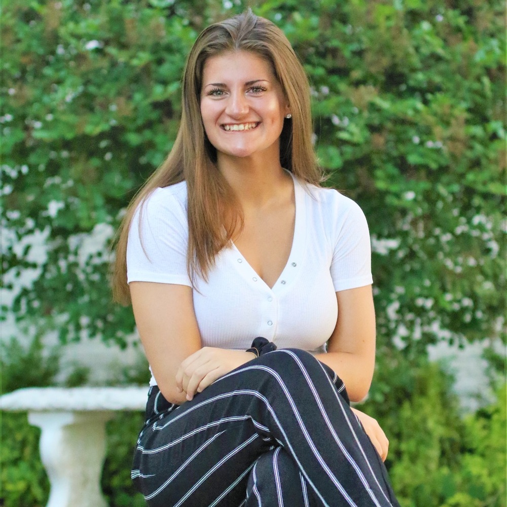 Meet your Posher, Adriana